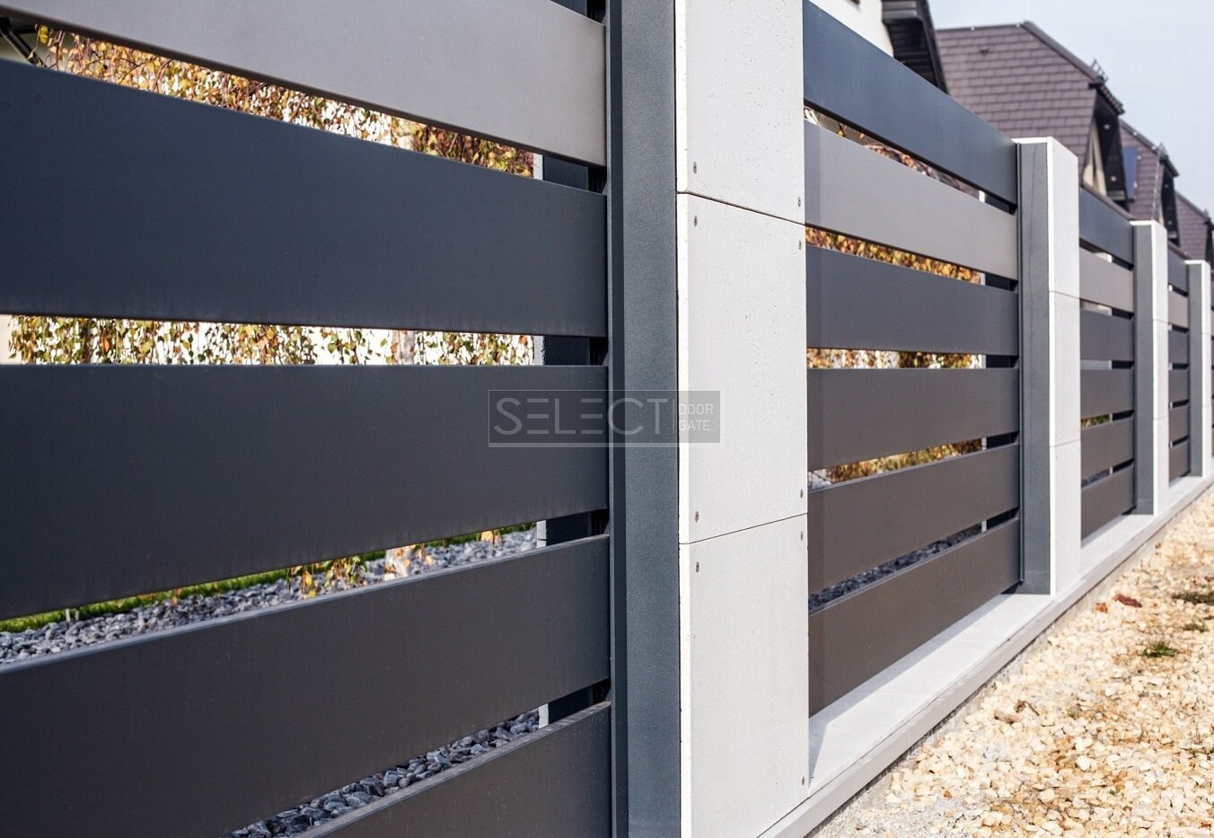 Приклади робіт - фотографіі гарних парканів - будівництво металевої огорожі для будинку