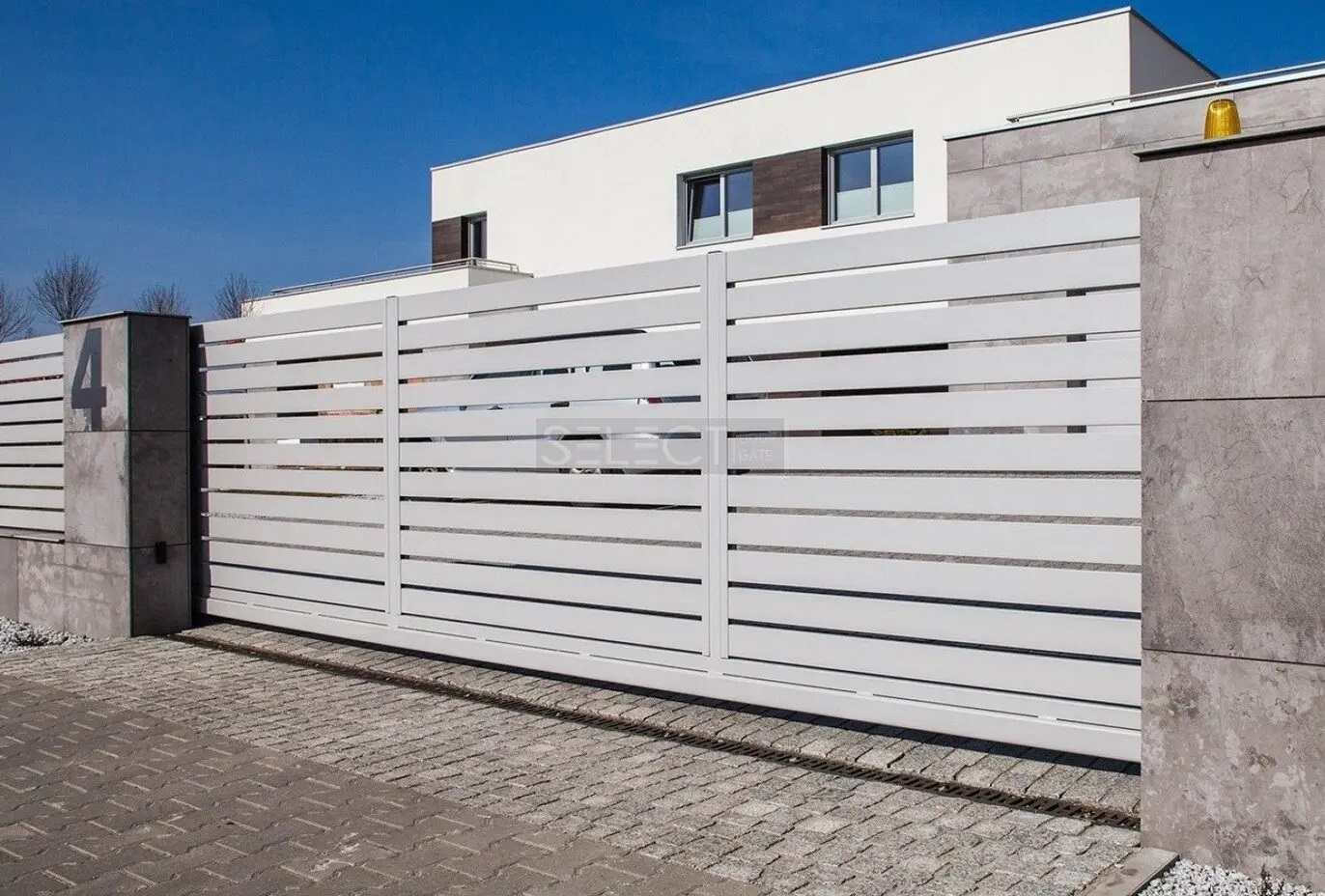 вибрати дизайн паркану для приватного будинку в сучасному стілі